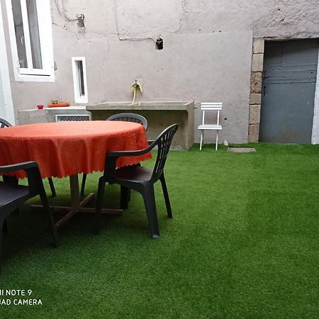 Le Gite De Flavie Montpeyroux  Buitenkant foto